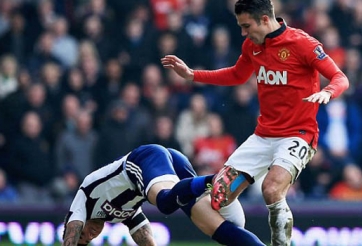 Van Persie xứng đáng phải nhận thẻ đỏ